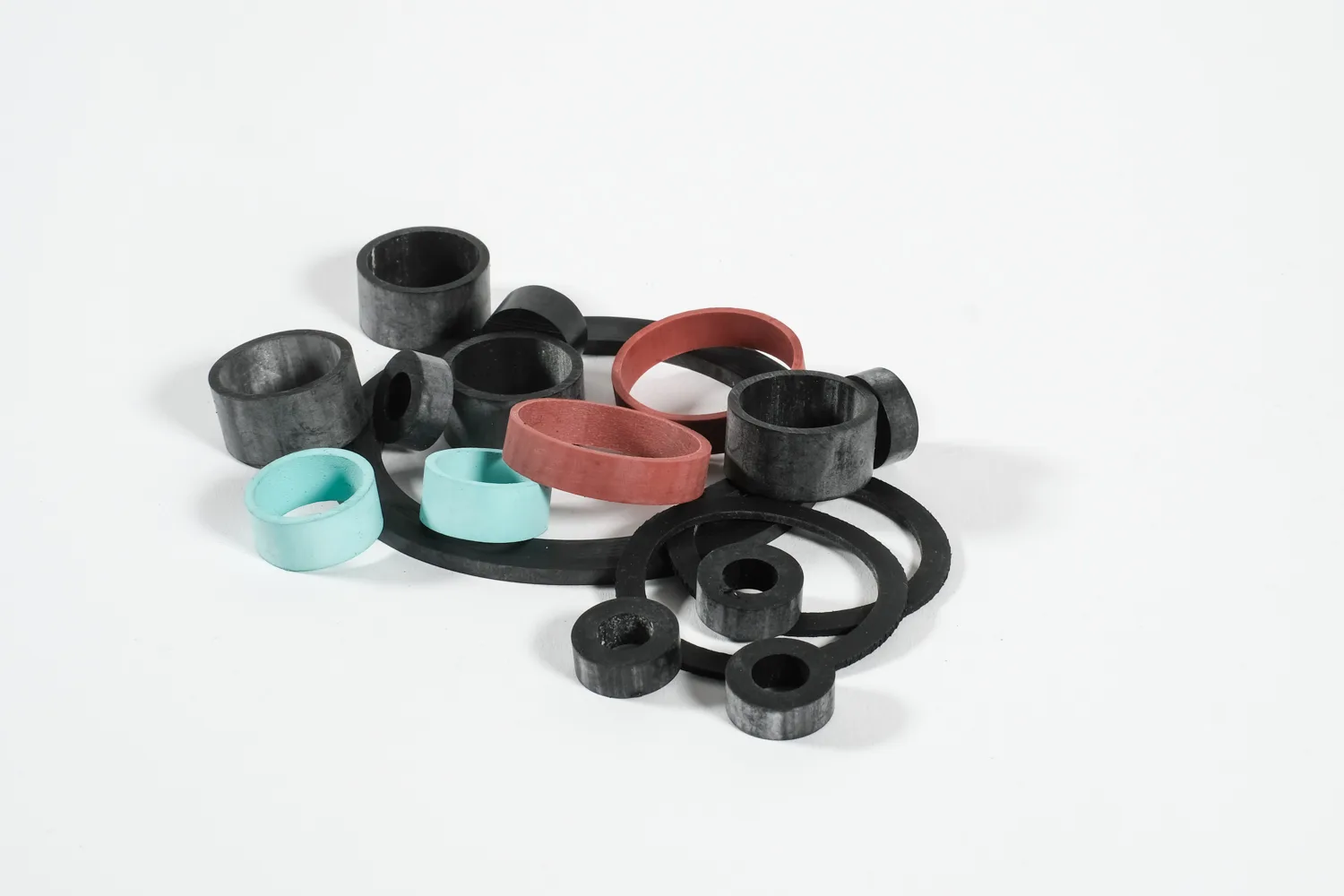 Extrudierte Schlauchringe und Dichtungsringe aus EPDM, NBR und FKM, Innendurchmesser 2 bis 120 mm, konfektioniert nach Zeichnung